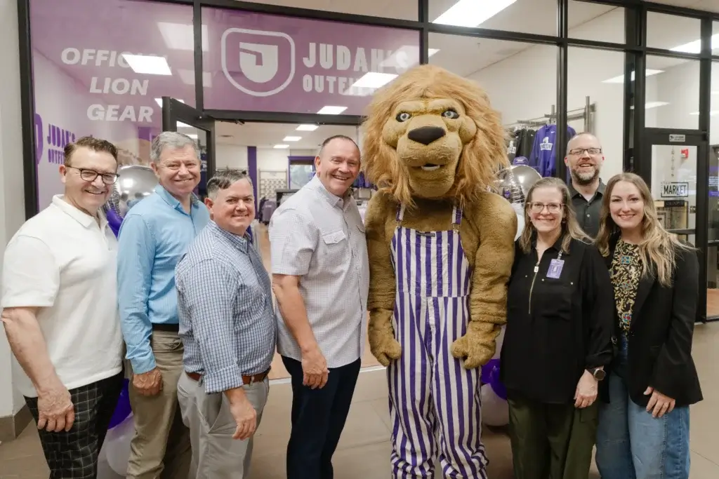 cabinet members with Judah the lion