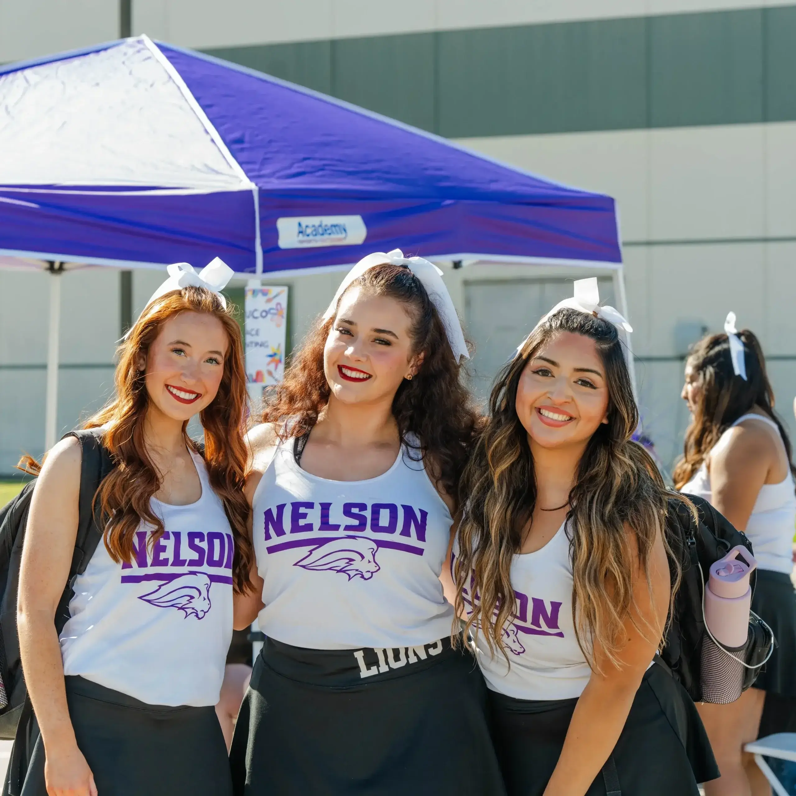 Campus-life 20 cheerleaders at homecoming